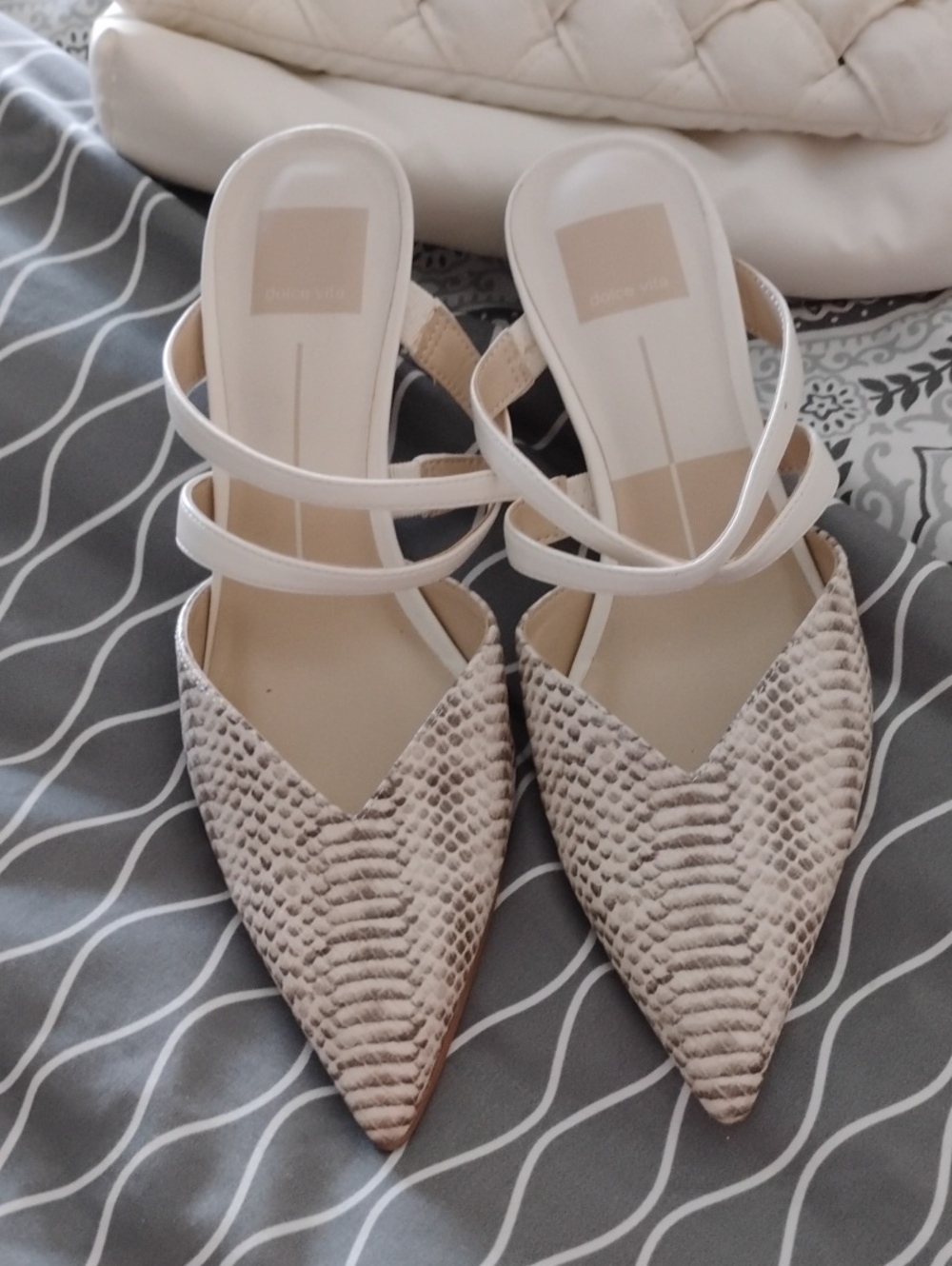 Neutral Snake-Texture Pointed Strap Mules - Women's